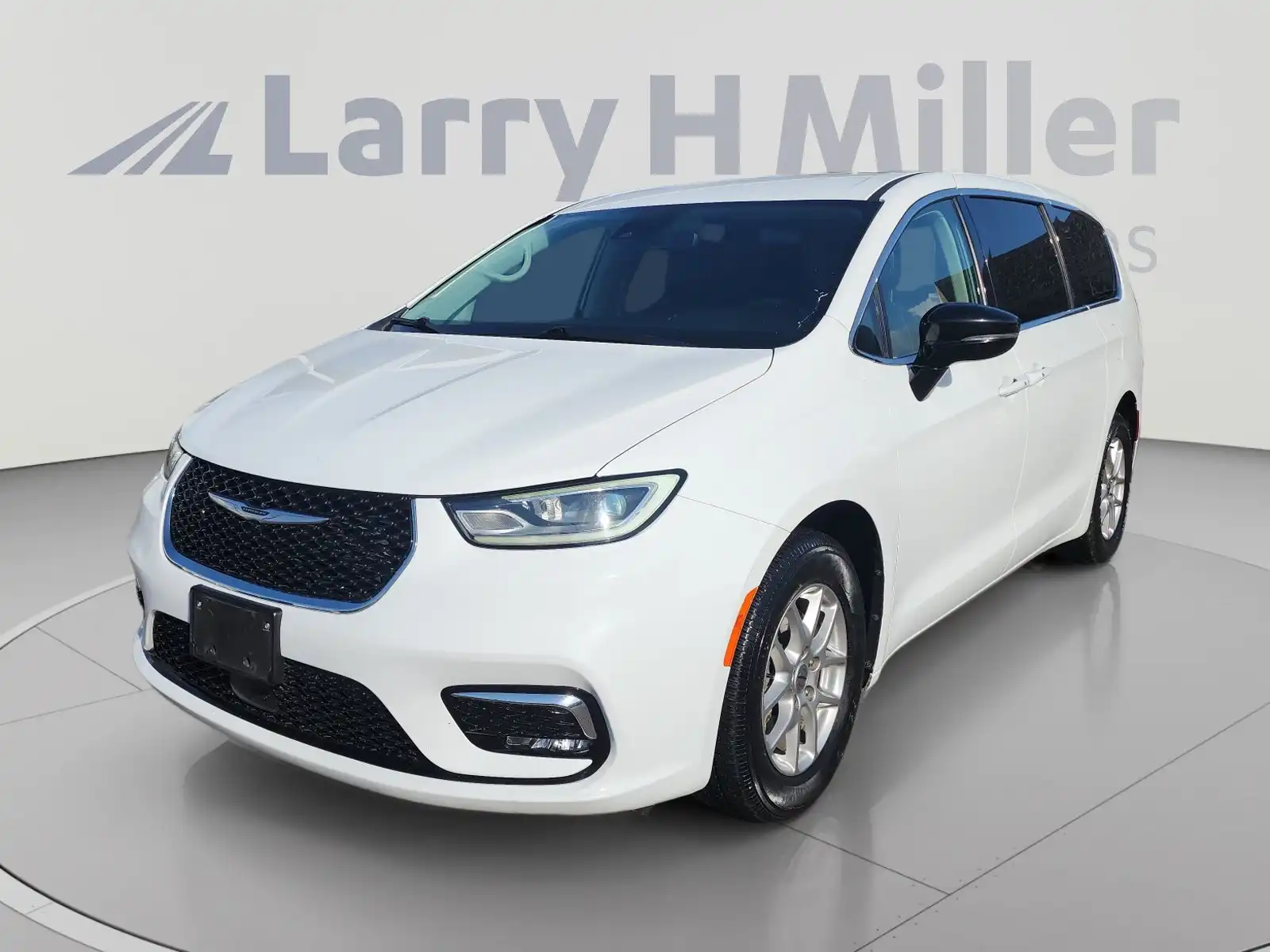 2024 Chrysler Pacifica Touring L's photo