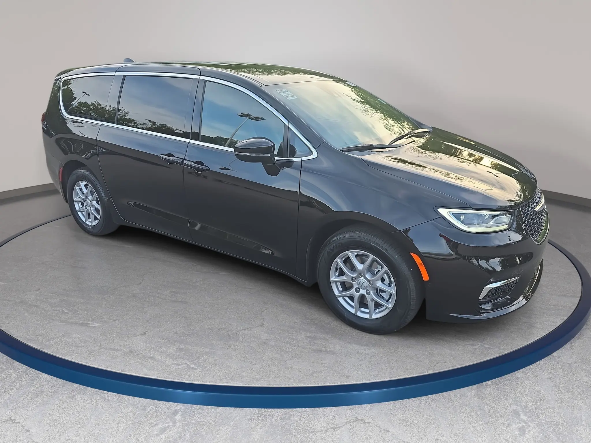 2026 Chrysler Pacifica Select photo 3
