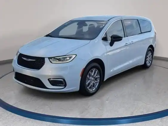2026 Chrysler Pacifica Select's photo