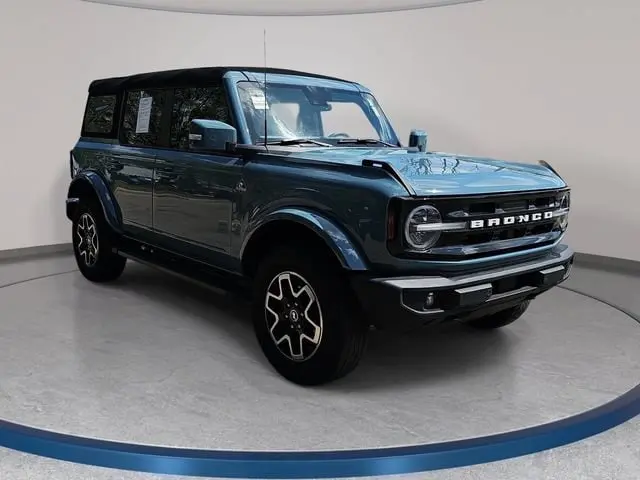 2023 Ford Bronco Outer Banks 4WD photo 3