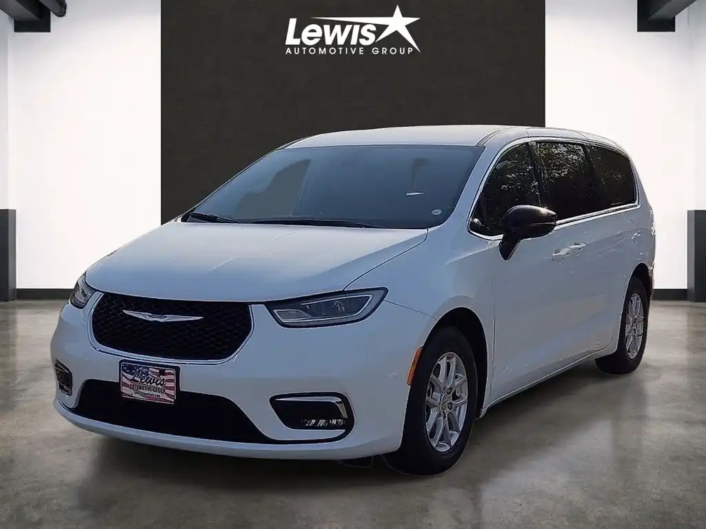 2024 Chrysler Pacifica Touring L's photo