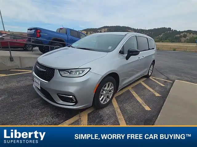 2024 Chrysler Pacifica Touring L's photo
