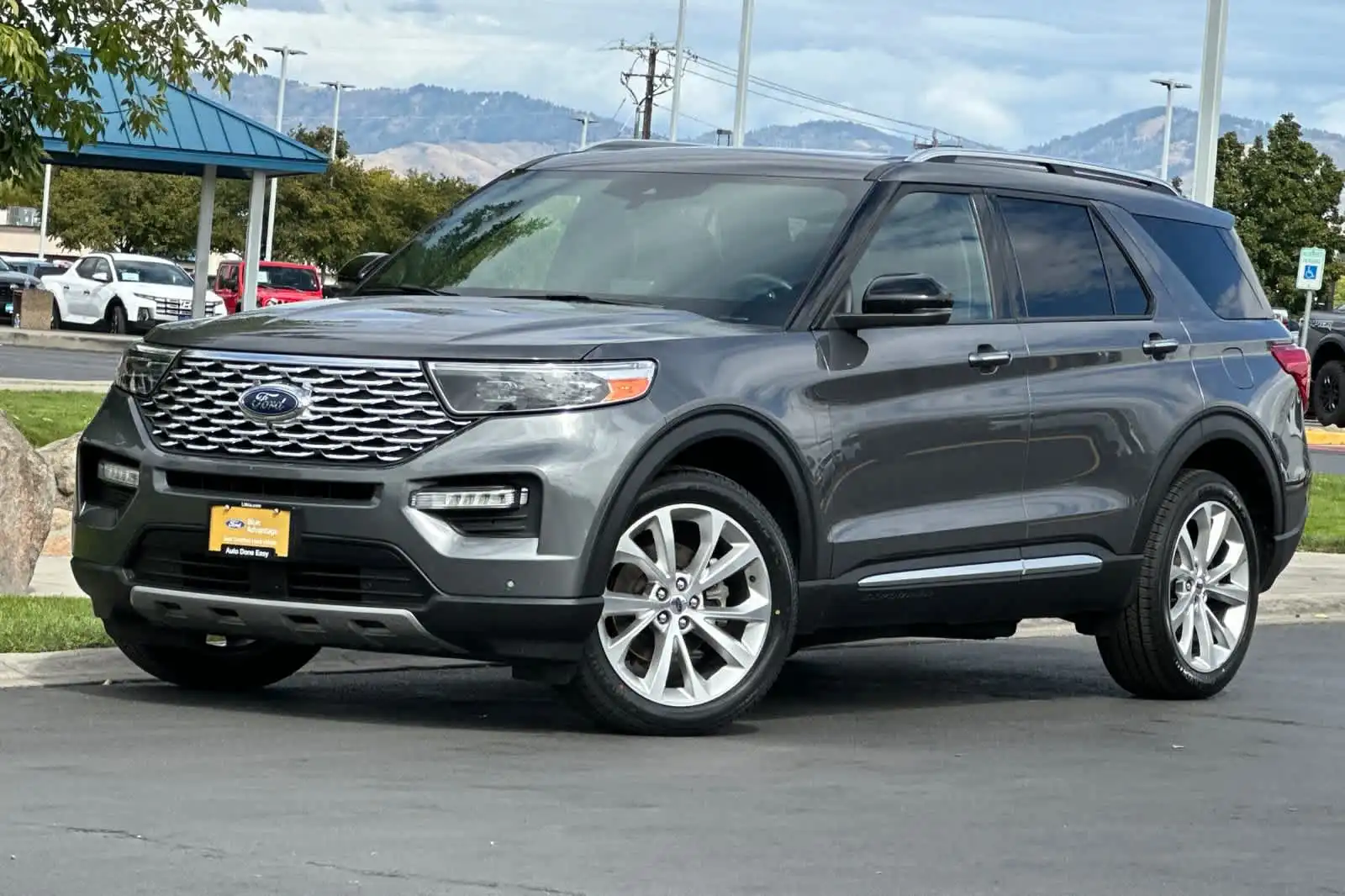 2023 Ford Explorer Platinum 4WD's photo