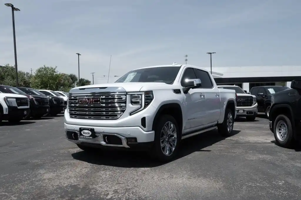 2026 GMC Sierra Denali 4WD Crew Cab Short Box's photo