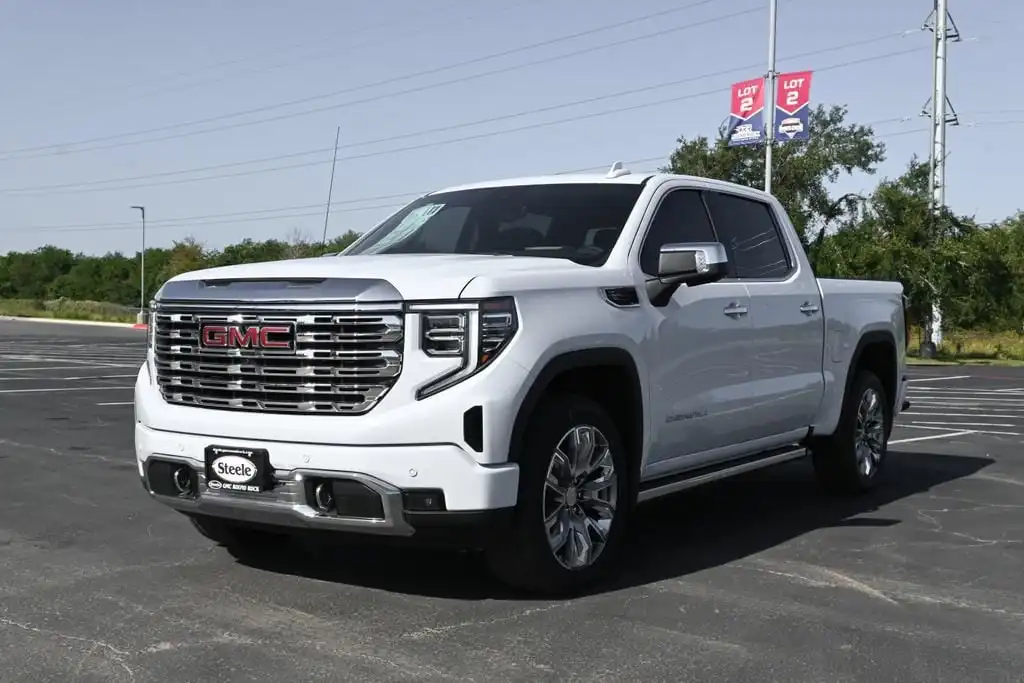 2026 GMC Sierra Denali 4WD Crew Cab Short Box's photo