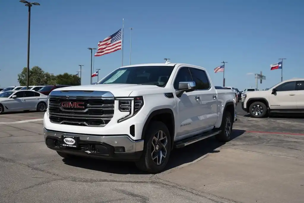 2026 GMC Sierra SLT 4WD Crew Cab Short Box's photo