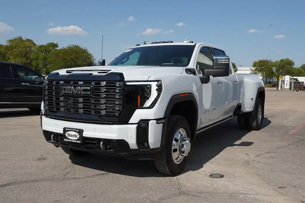 2026 GMC Sierra Denali Ultimate 4WD Crew Cab Long Box's photo