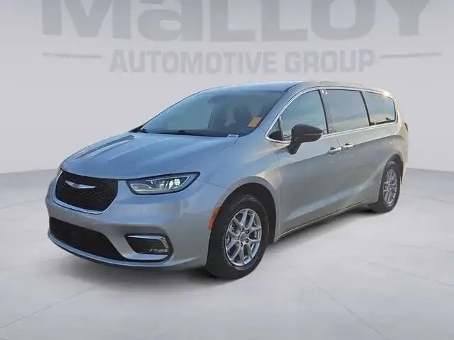 2024 Chrysler Pacifica Touring L's photo