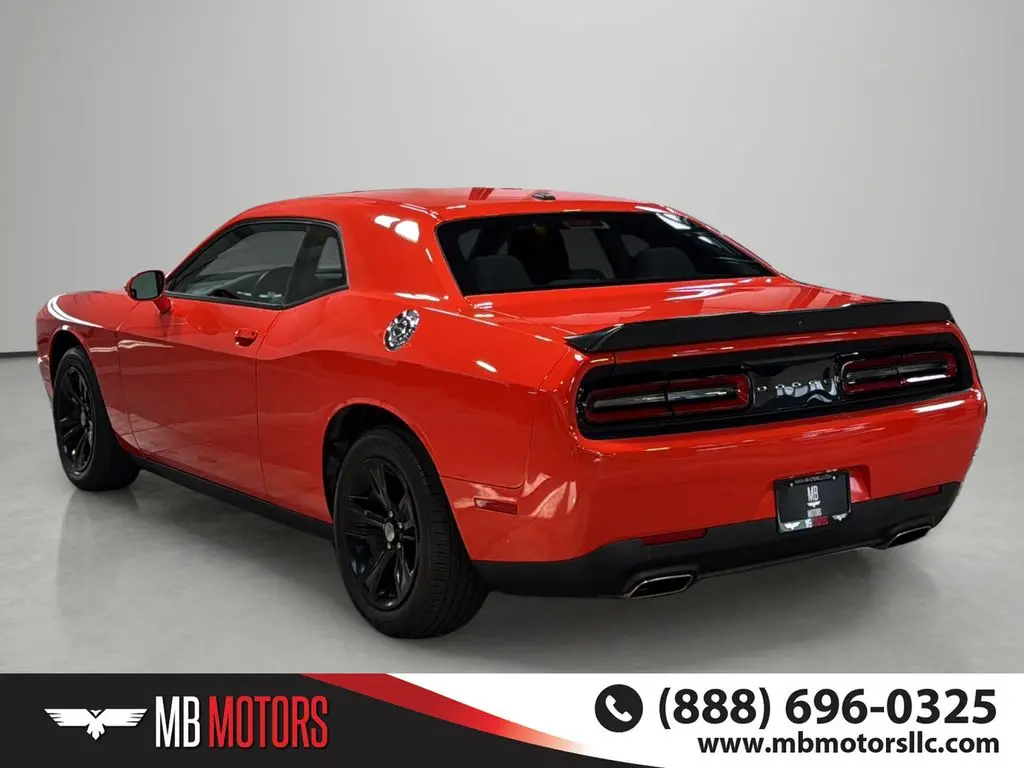 2023 Dodge Challenger SXT Auto photo 3