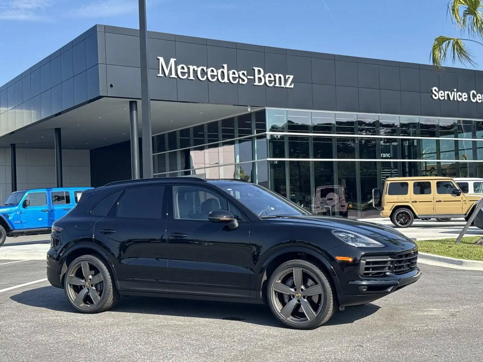 2023 Porsche Cayenne Platinum Edition S's photo