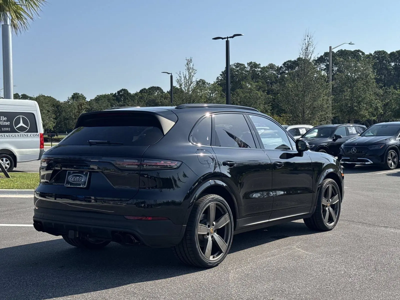 2023 Porsche Cayenne Platinum Edition S photo 3