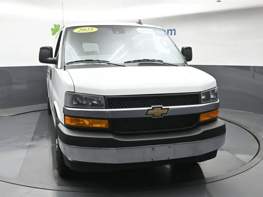 2025 Chevrolet Express LT 3500 Extended photo 5