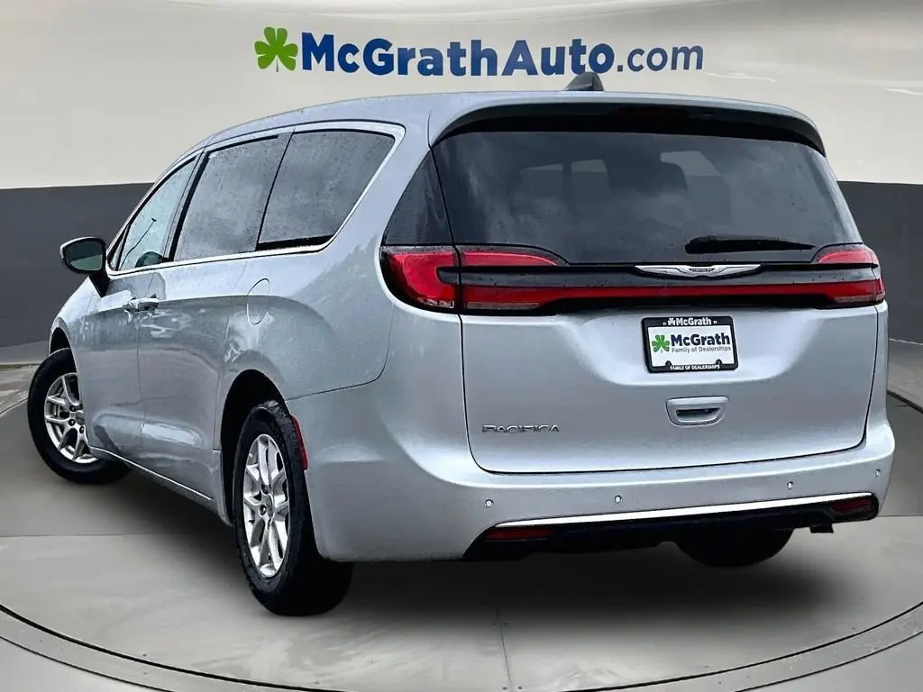 2023 Chrysler Pacifica Touring L photo 5