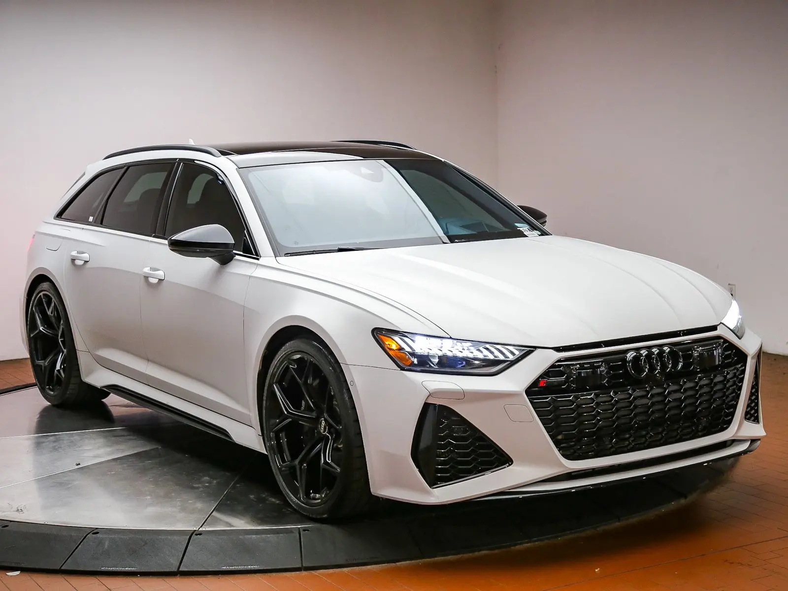 2024 Audi RS 6 Avant Performance photo 3