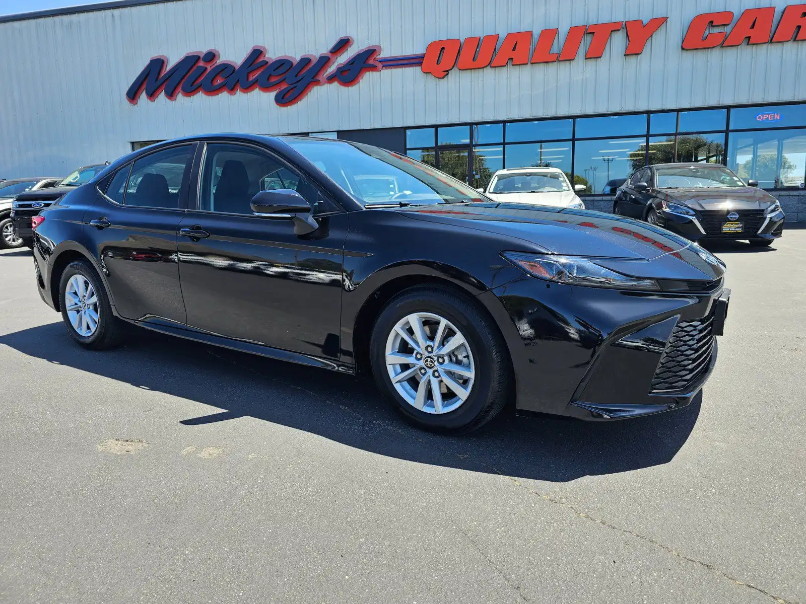 2026 Toyota Camry LE Hybrid's photo