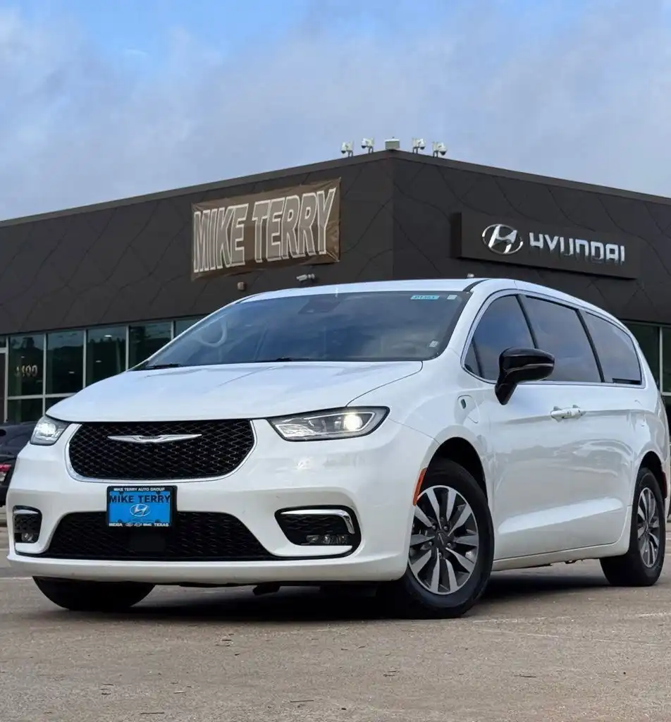 2024 Chrysler Pacifica Hybrid PHEV Select's photo