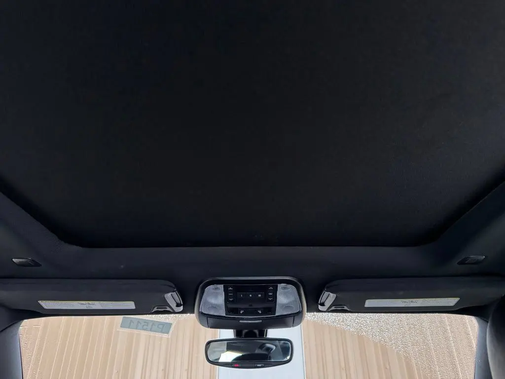 2023 Chrysler 300 S photo 3