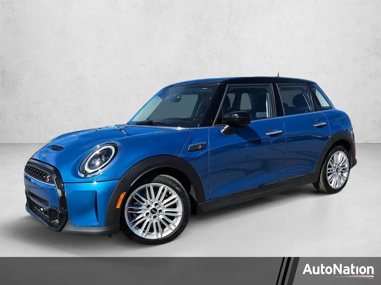 2023 MINI Hardtop Cooper S's photo
