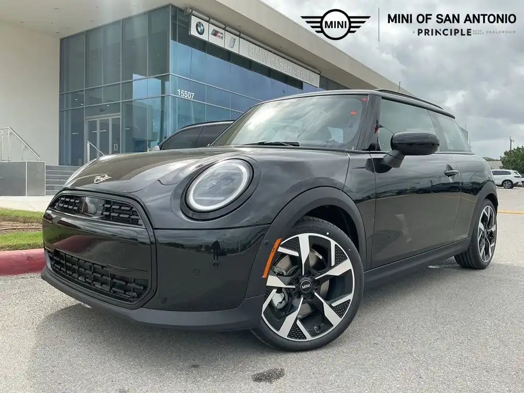 2026 MINI Hardtop Door Signature Plus Hatchback's photo