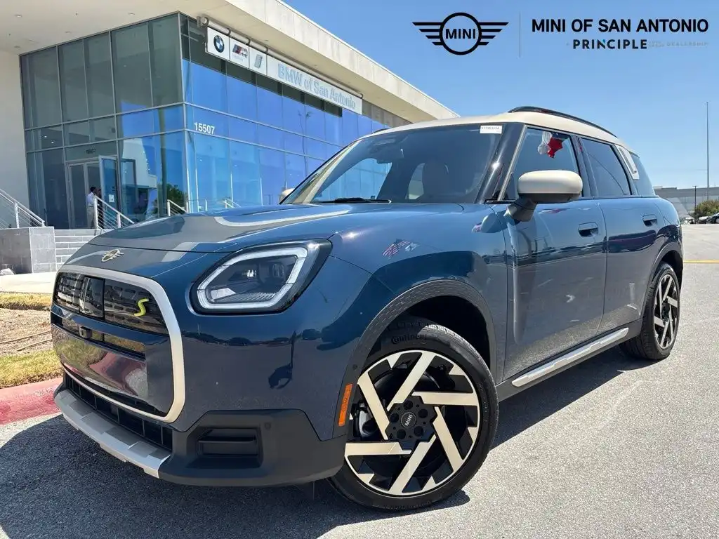2025 MINI Countryman SE ALL4's photo