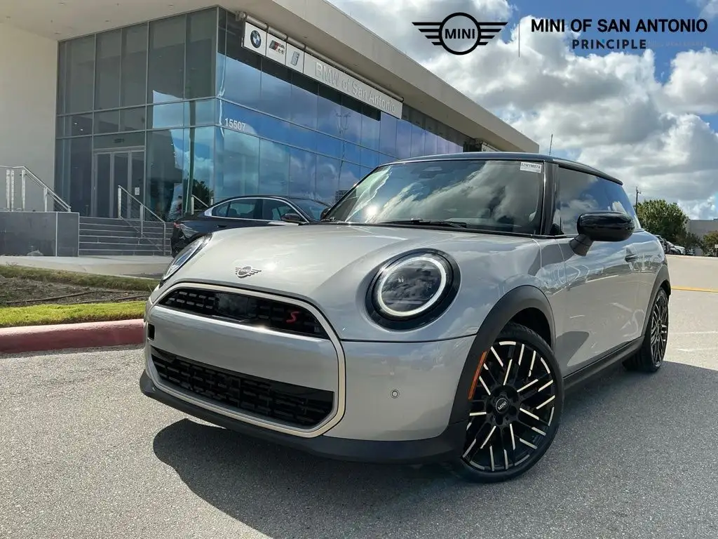 2025 MINI Hardtop Cooper S Signature's photo