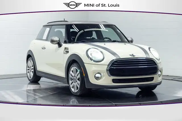 2017 MINI Cooper Base photo 1