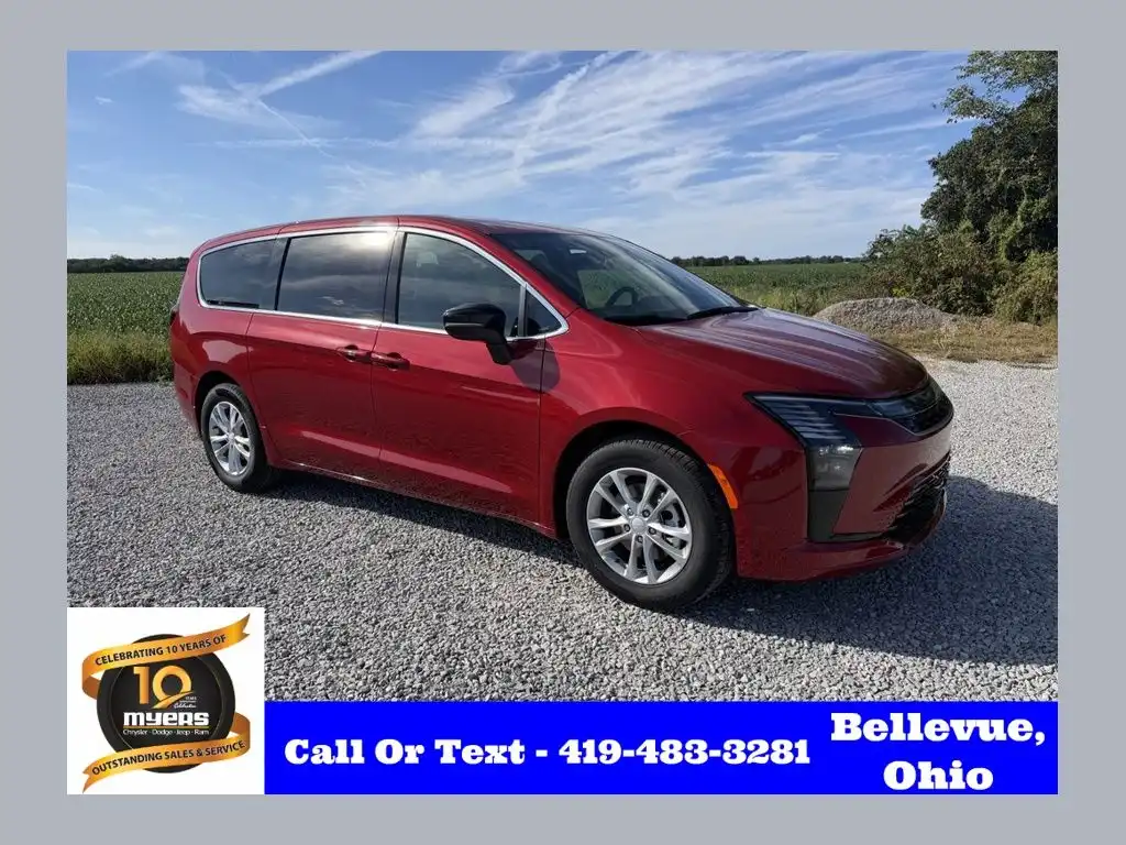 2027 Chrysler Pacifica Select's photo