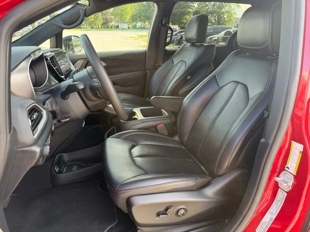 2025 Chrysler Pacifica Select photo 4