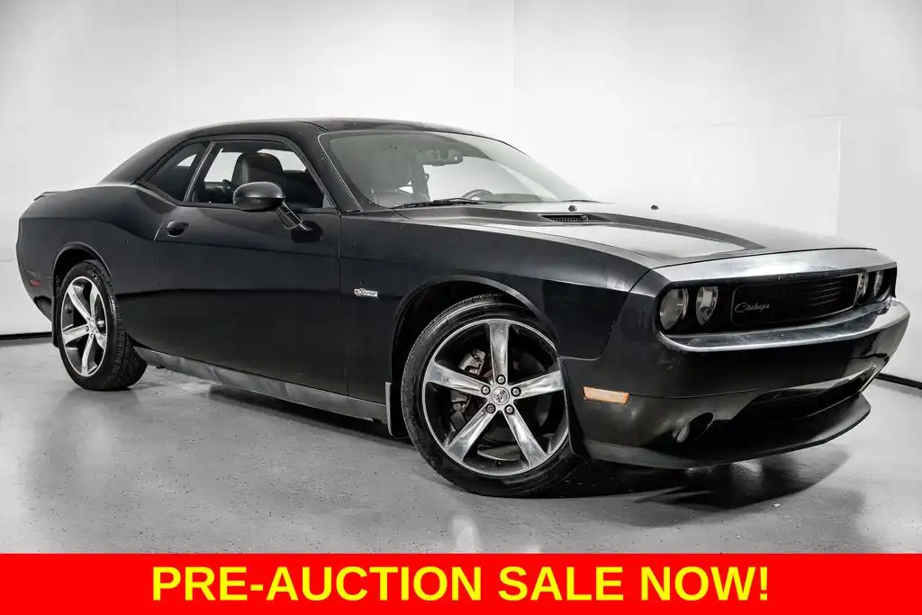 2014 Dodge Challenger SXT's photo