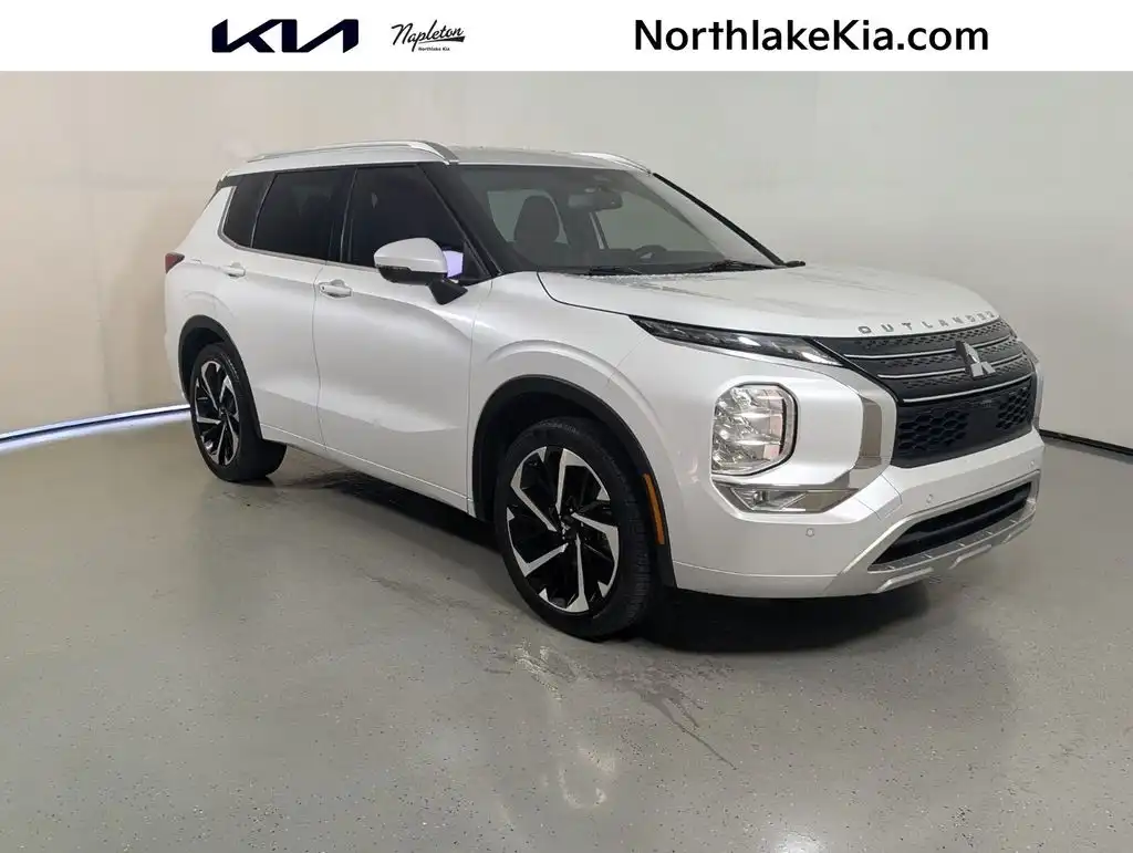 2022 Mitsubishi Outlander SEL FWD's photo