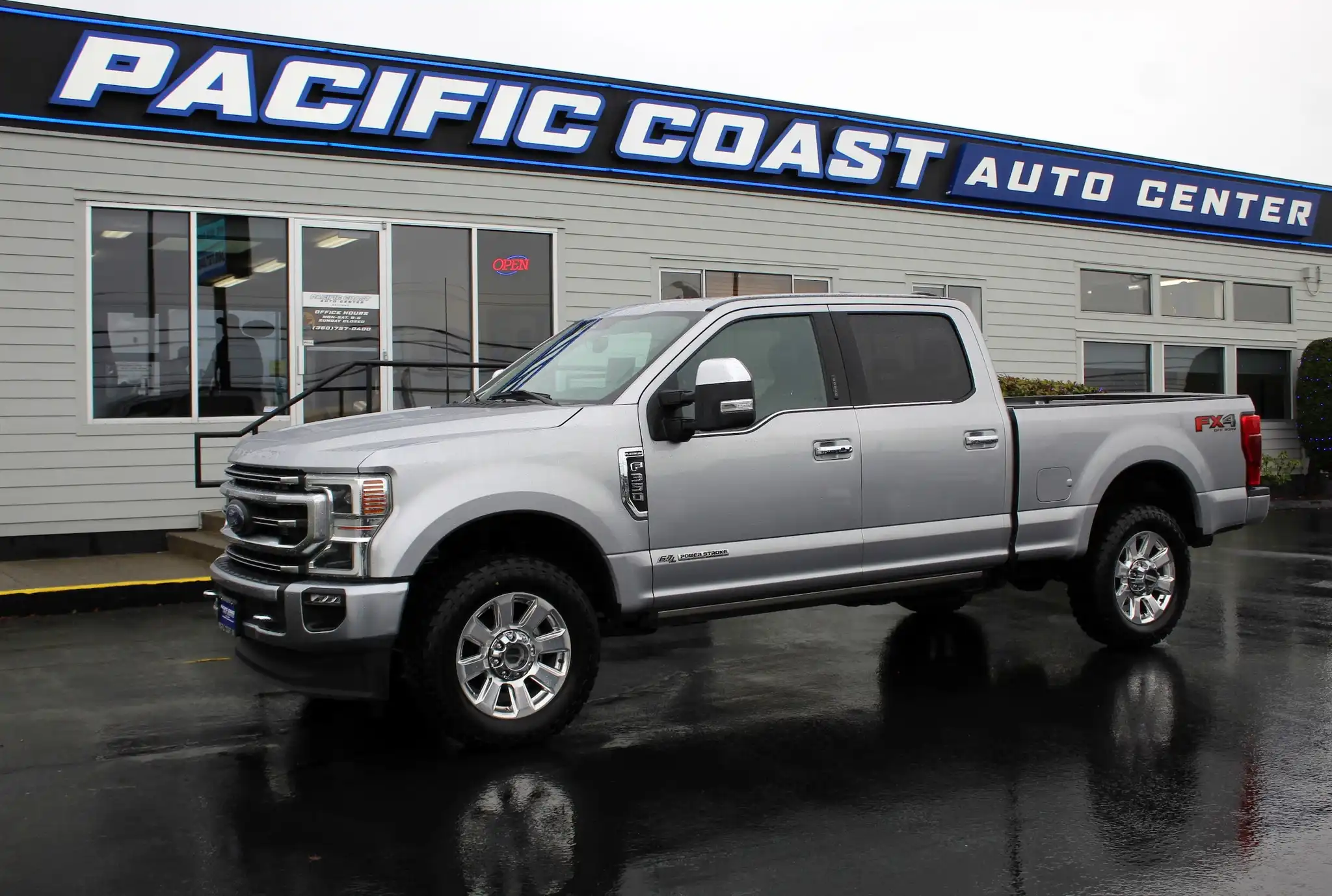 2022 Ford F-350 Platinum 4WD Crew Cab SRW 160 in's photo
