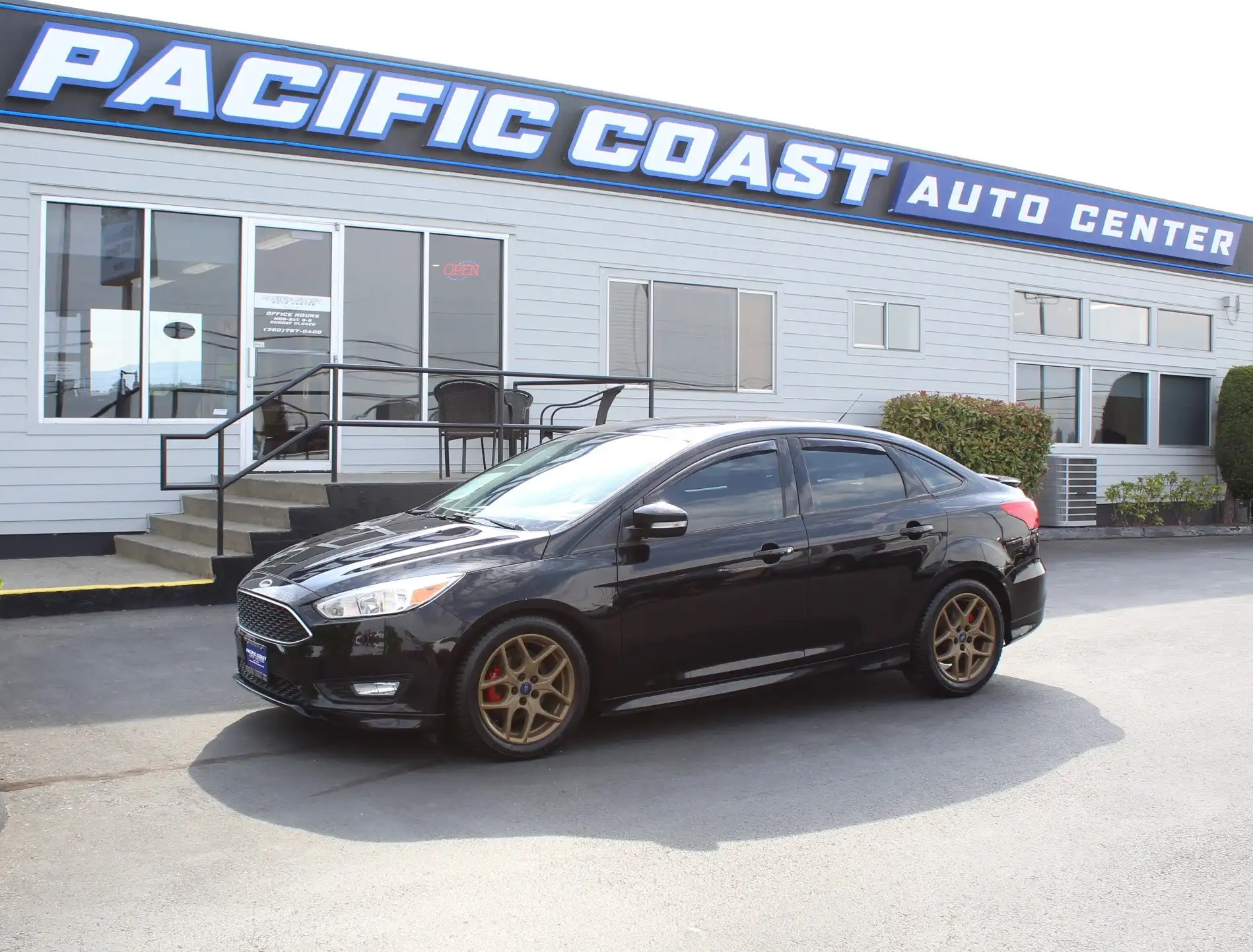 2016 Ford Focus SE Sedan's photo