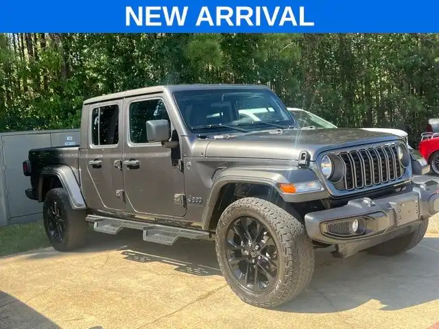 2024 Jeep Gladiator Nighthawk Auto's photo