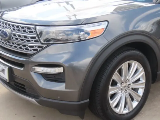 2020 Ford Explorer Limited RWD photo 3