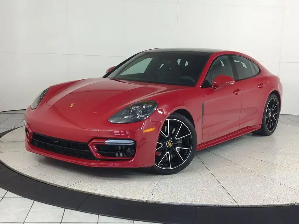 2023 Porsche Panamera GTS's photo