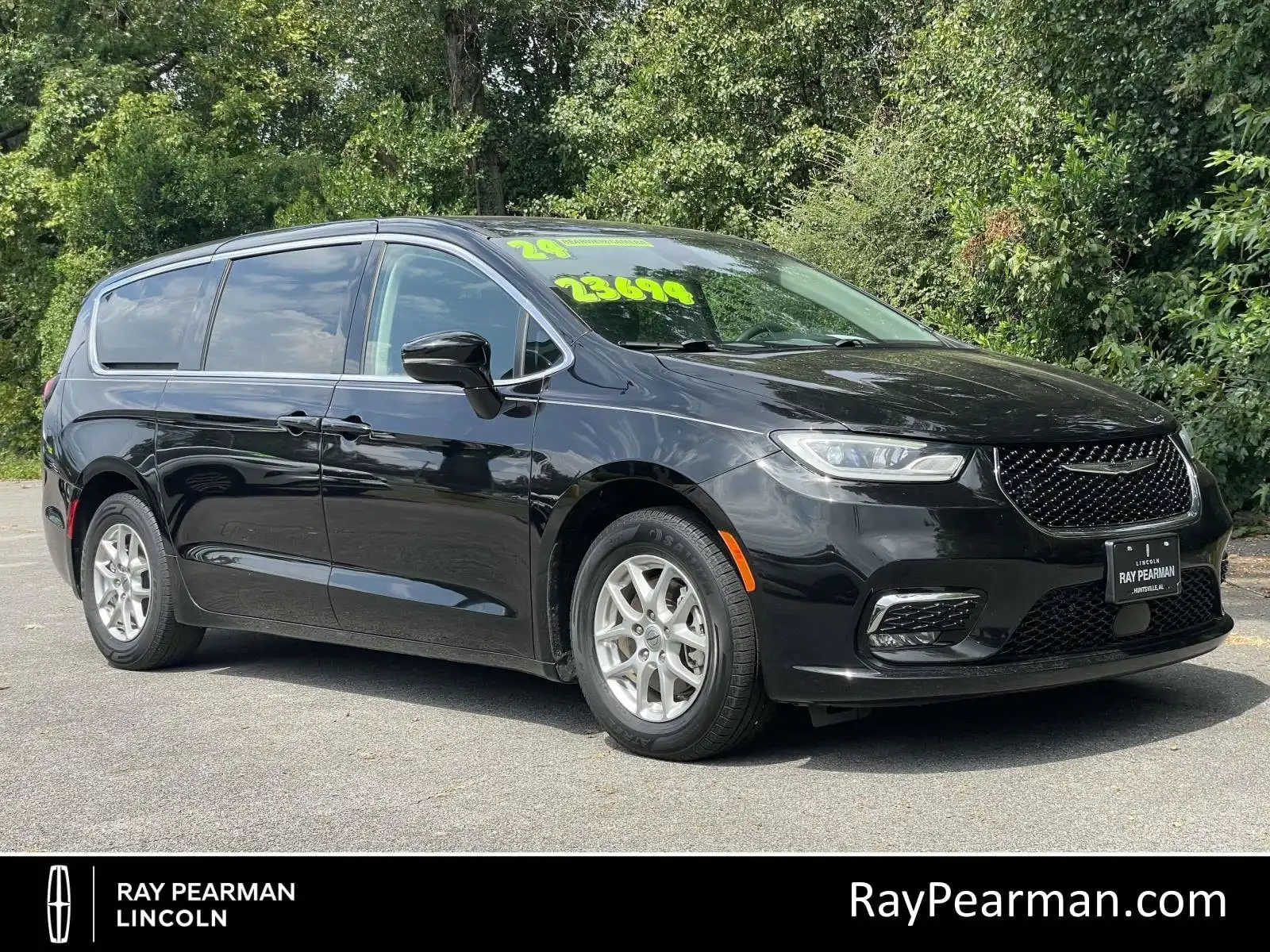 2024 Chrysler Pacifica Touring L's photo