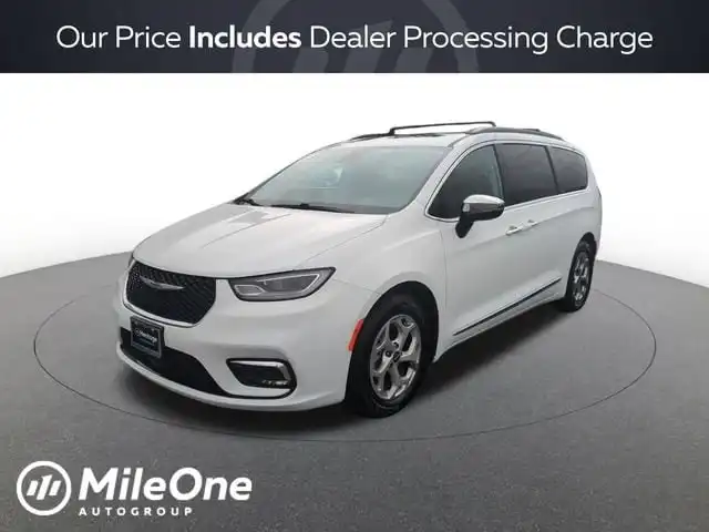 2023 Chrysler Pacifica Limited's photo