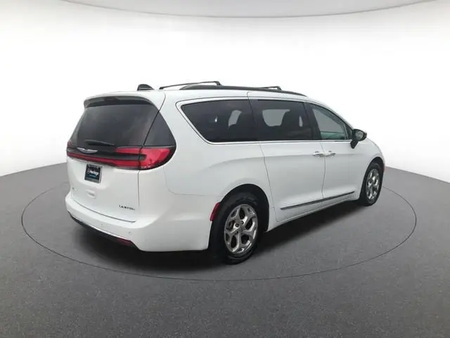 2023 Chrysler Pacifica Limited photo 5