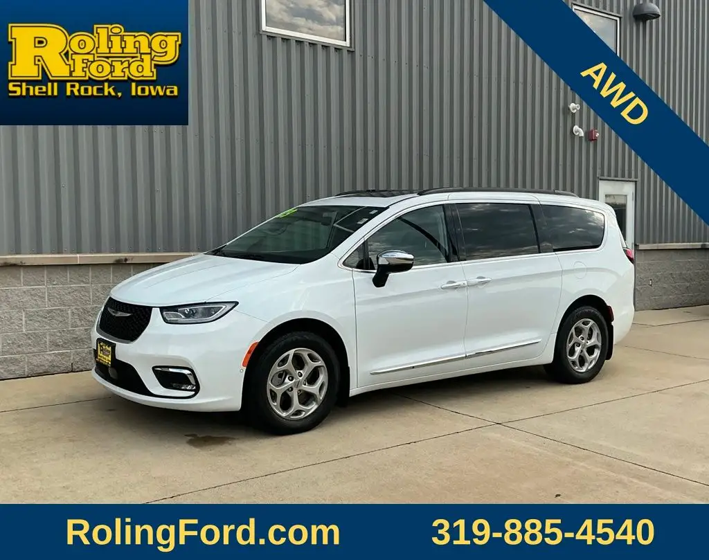 2023 Chrysler Pacifica Limited AWD photo 1