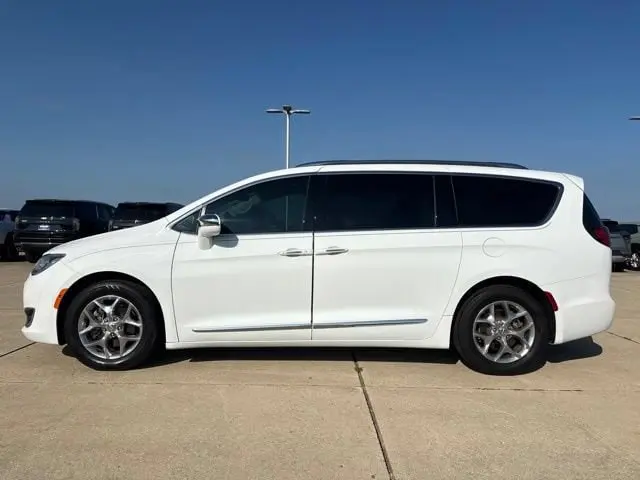 2018 Chrysler Pacifica Limited photo 5
