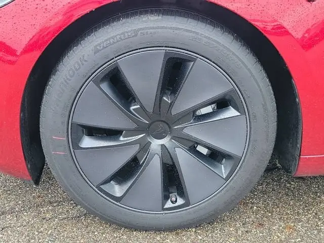 2025 Tesla Model 3 Long Range AWD photo 5
