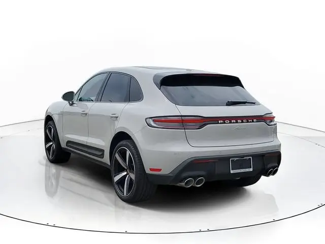 2026 Porsche Macan Base photo 4