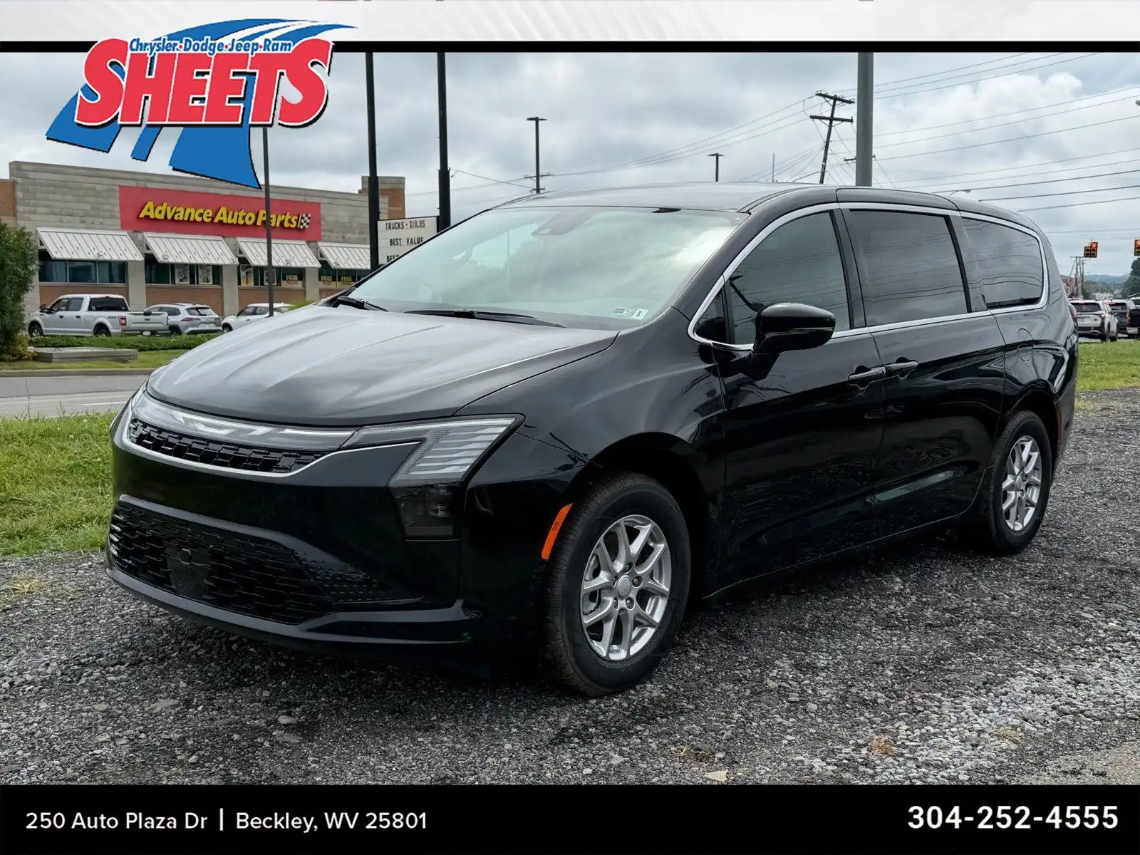 2027 Chrysler Pacifica Select's photo