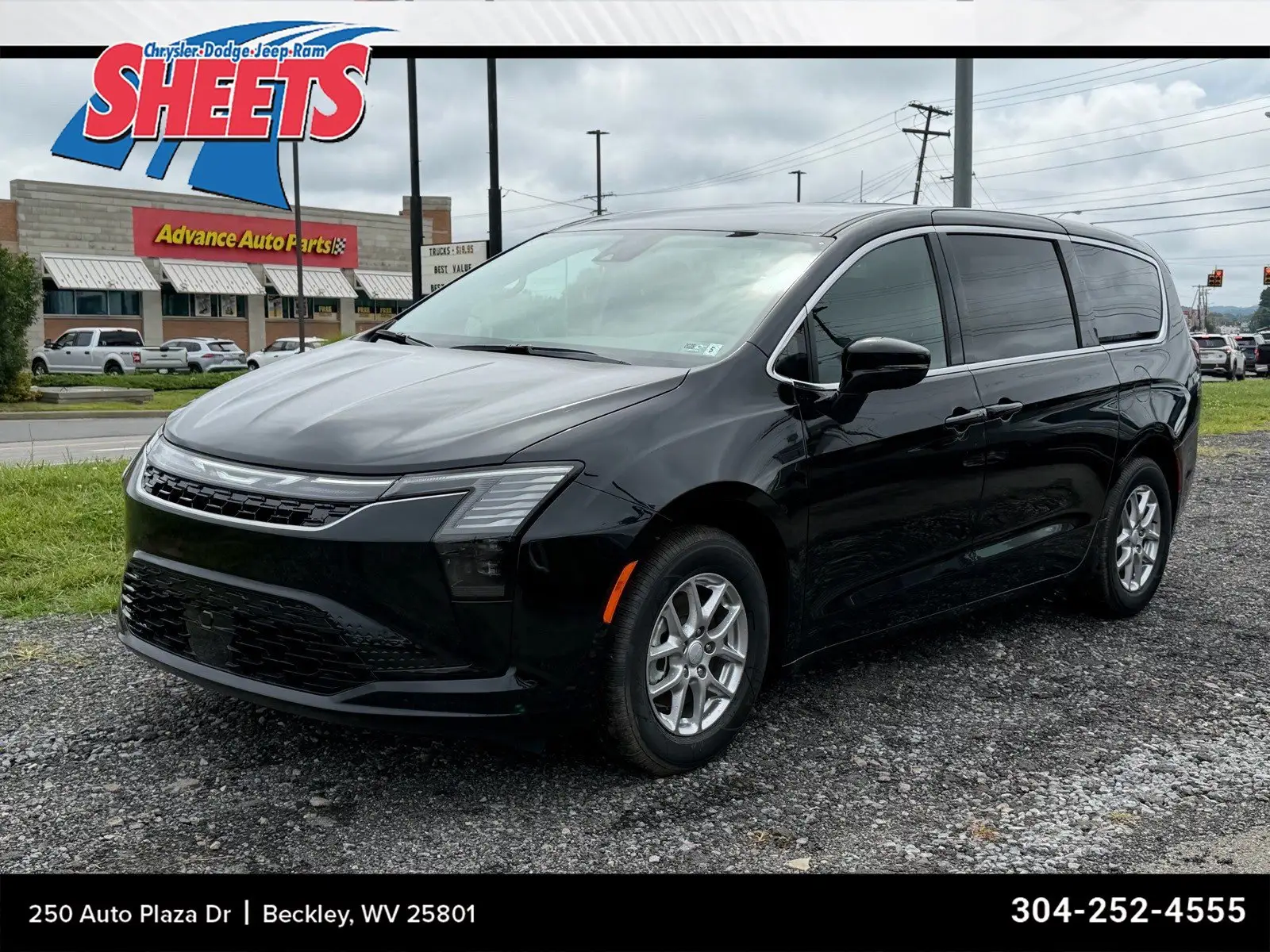 2027 Chrysler Pacifica Select photo 1