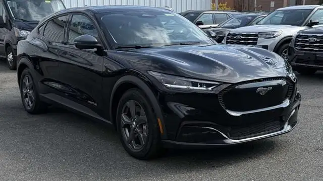 2023 Ford Mustang-Mach-e Select photo 1