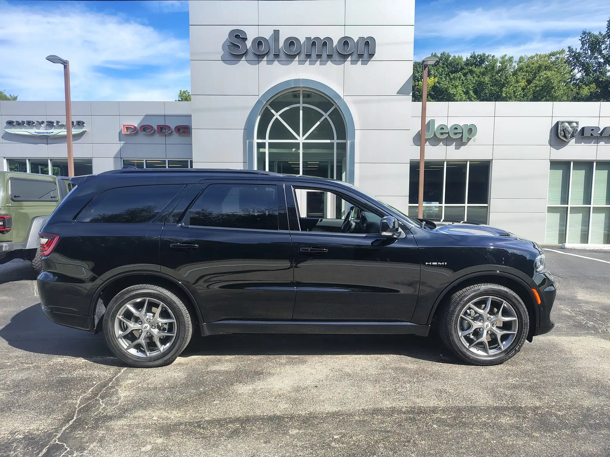 2027 Dodge Durango HEMI V8 GT AWD Plus's photo