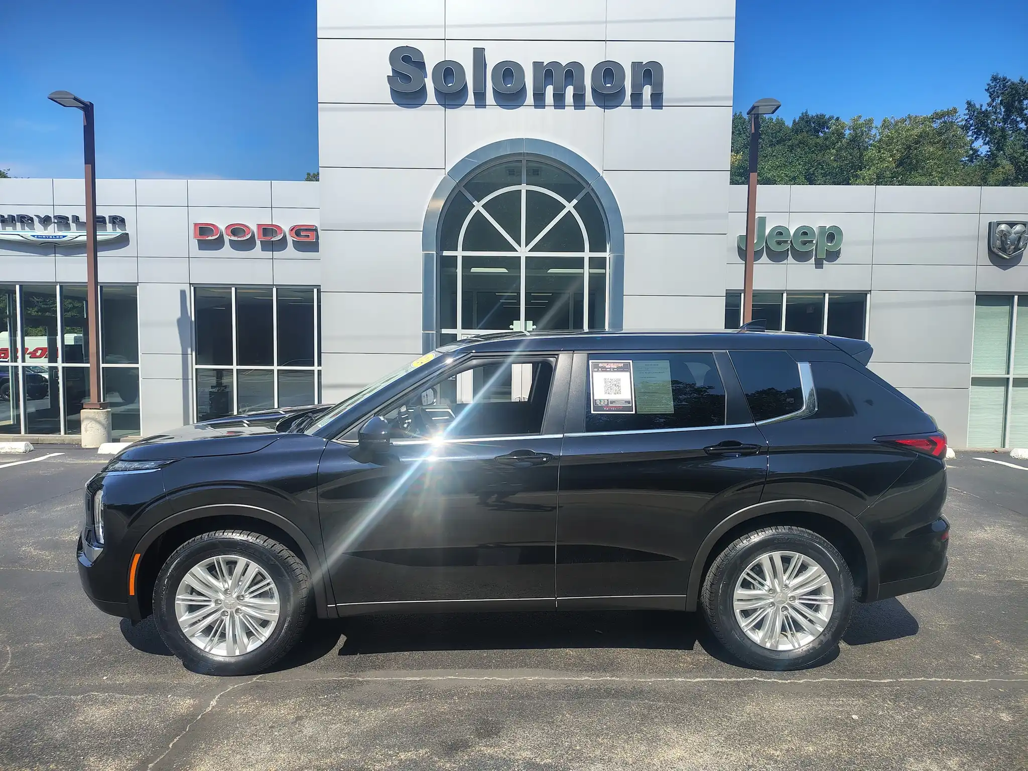 2024 Mitsubishi Outlander ES S-AWC's photo