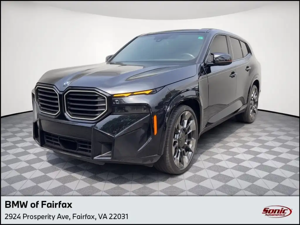 2023 BMW XM Base's photo