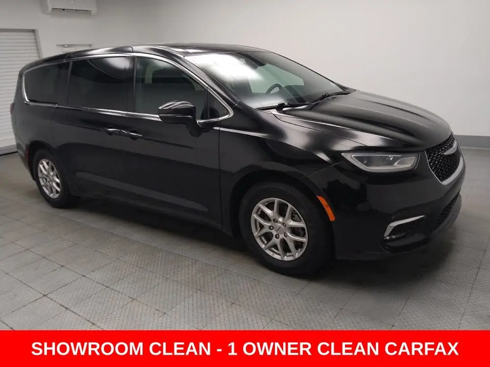 2025 Chrysler Pacifica Select photo 3