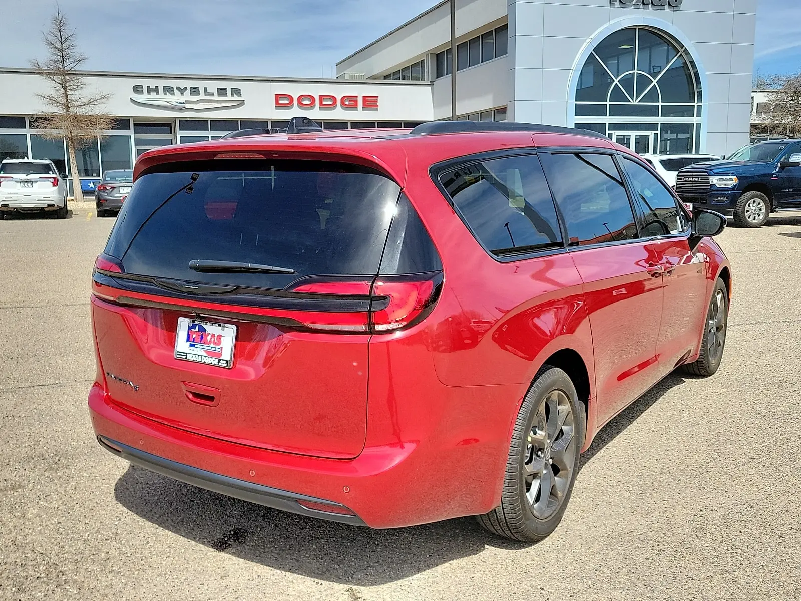 2026 Chrysler Pacifica Select photo 4